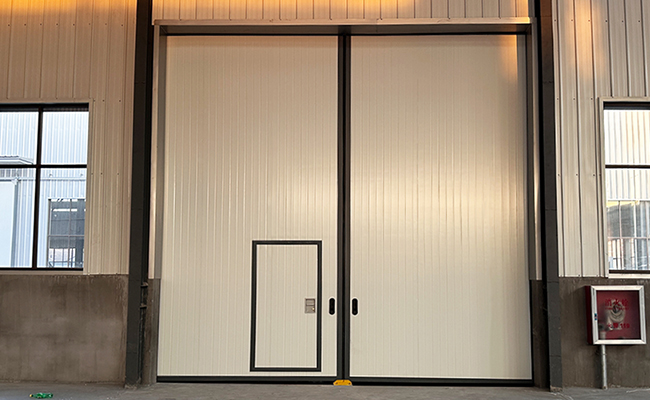 专利款铝框车间门(内部密封性展示)